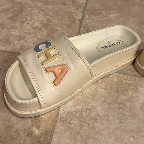 100% AUTHENTIC CHANEL SANDALS - Picture 5 of 8